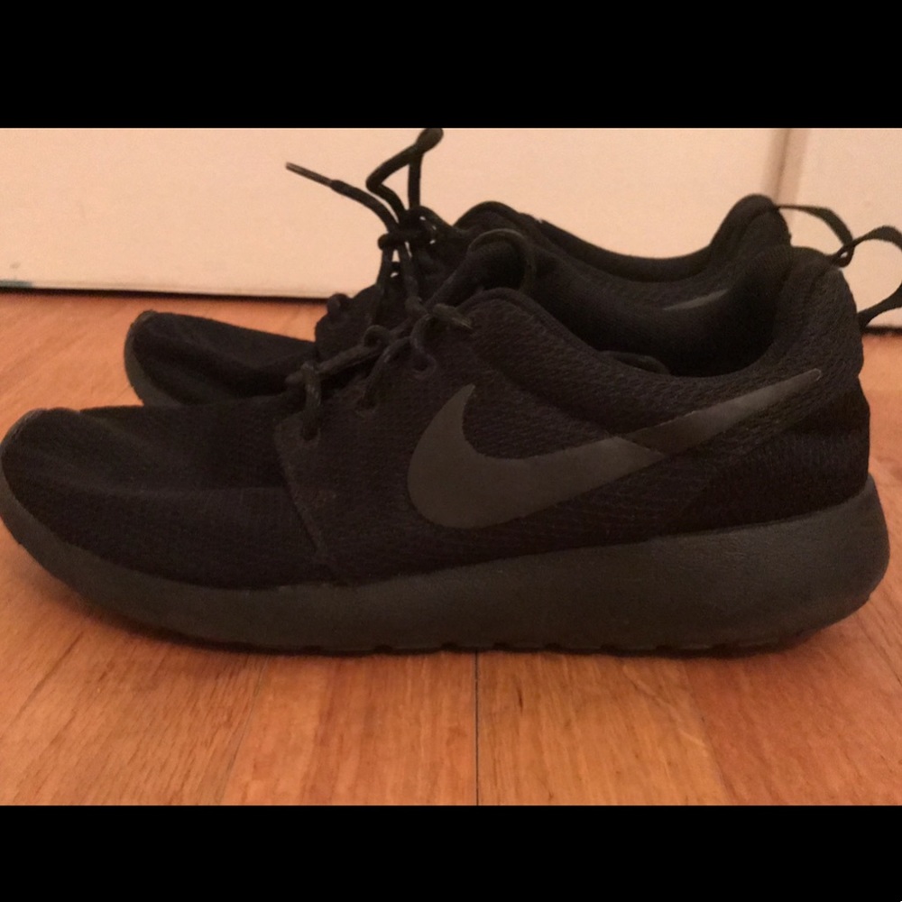 Nike Roshe Sneakers